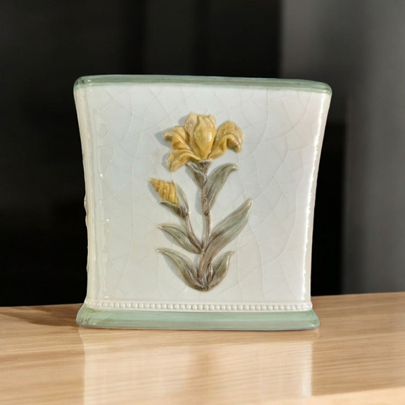 Croscill Crackle Glaze Raised Flowers Veronica Bath Ceramic Tissue Box Cover - Picture 2 of 11